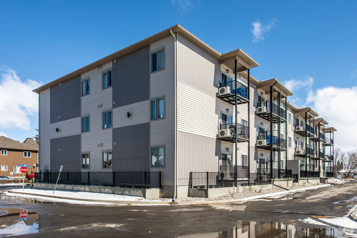 Building Photo - Le Bouleau
