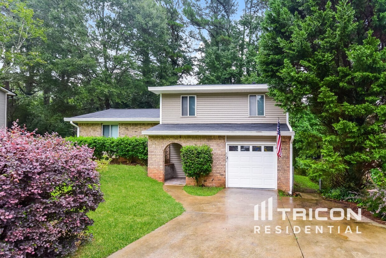 Primary Photo - 2249 Fairway Circle SW Atlanta GA