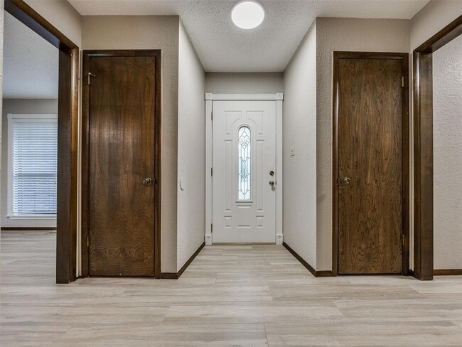 Building Photo - 3306 Rambling Oaks Dr