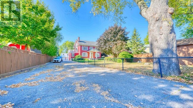 Photo du bâtiment - 1110 Simcoe St S