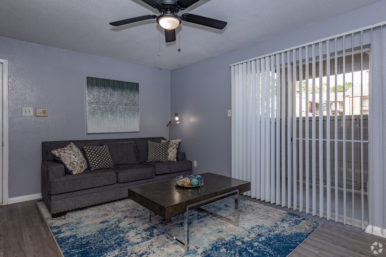 The Worthington at the Beltway Apartments in Houston, TX