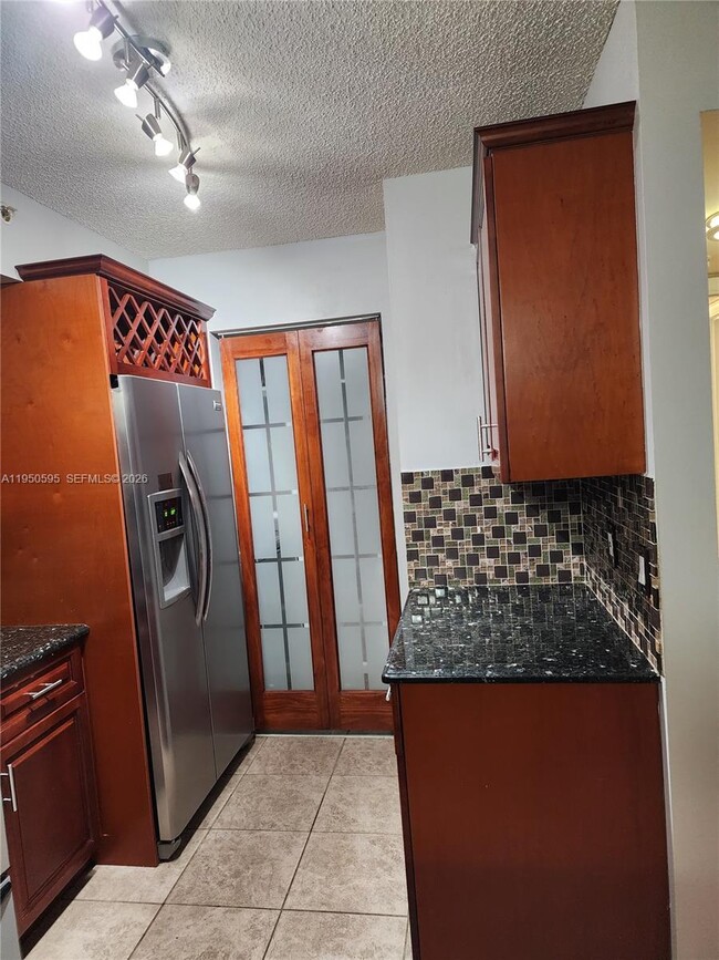 Foto del edificio - 2051 Renaissance Blvd