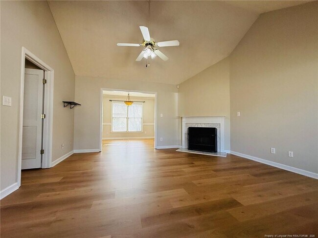 Building Photo - 1750 Renwick Dr