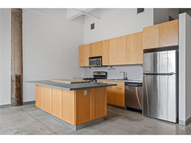 Building Photo - 700 N Washington Ave