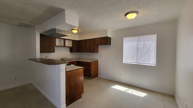 Building Photo - 3117 E Carey Ave