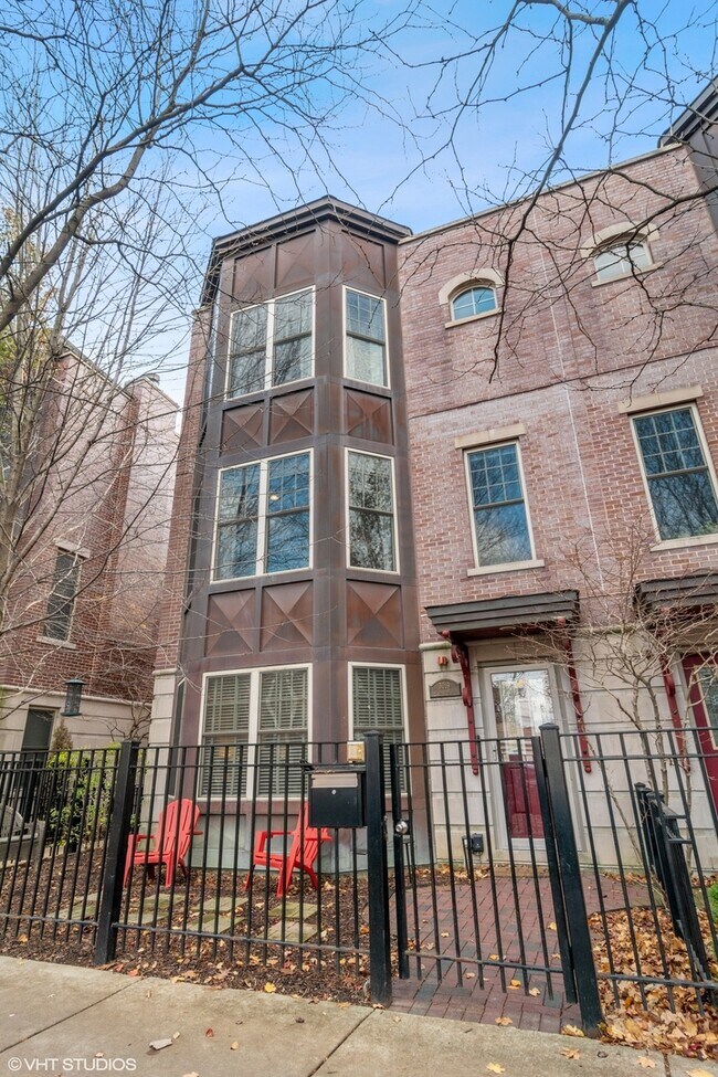 Foto del edificio - 3019 W Cornelia Ave