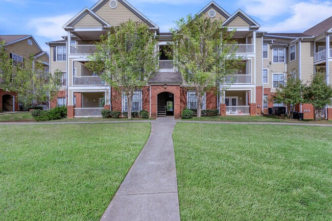 BIENVENIDO A SU NUEVO HOGAR EN LOS APARTAMENTOS DEL PARQUE STONE RIDGE EN CHATTANOOGA, TENNESSEE - Stone Ridge Park