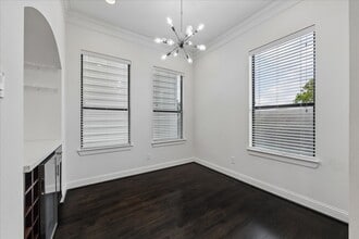 Building Photo - 734 W 20th St
