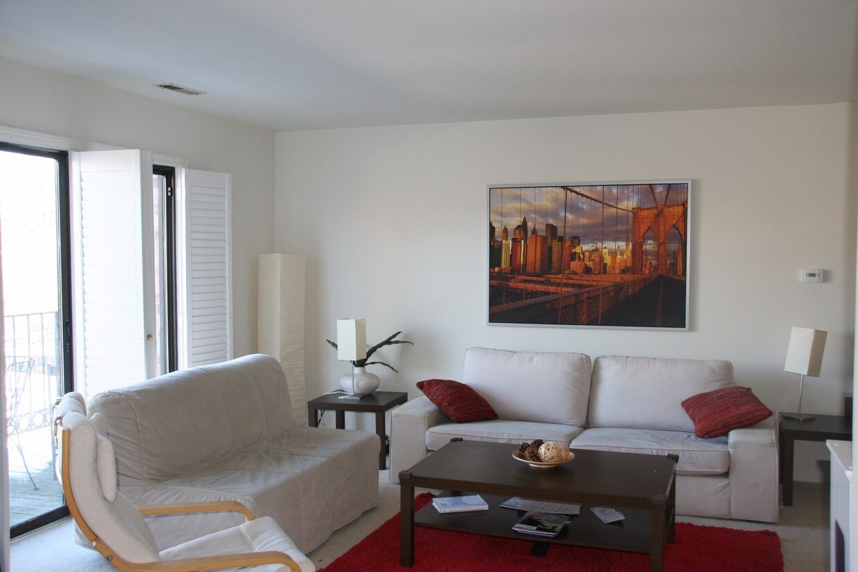 Primary Photo - 1740 Hinman Ave