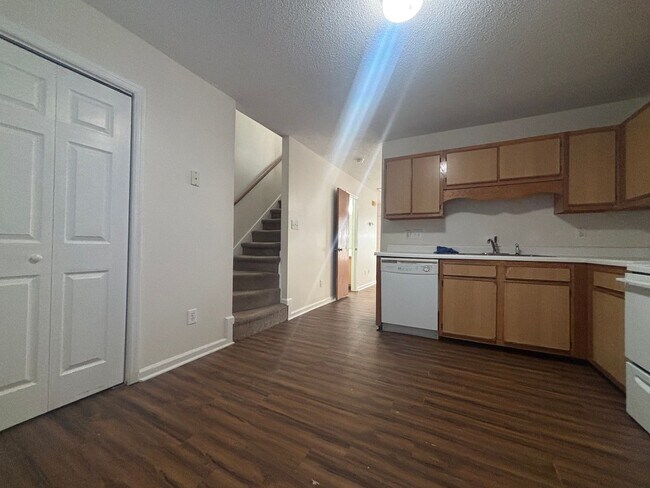 Foto del edificio - Pueblo Townhouse
