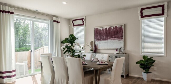 Foto del edificio - Spacious 5-bedroom, 3.5-bath in Tahoma Ridge Community