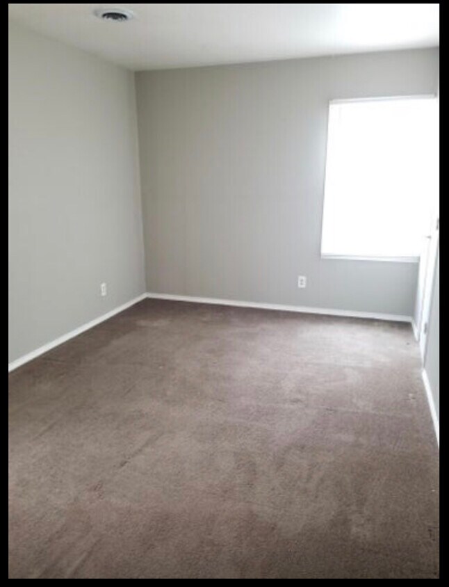 Foto del edificio - 5801 W Carmen Ave