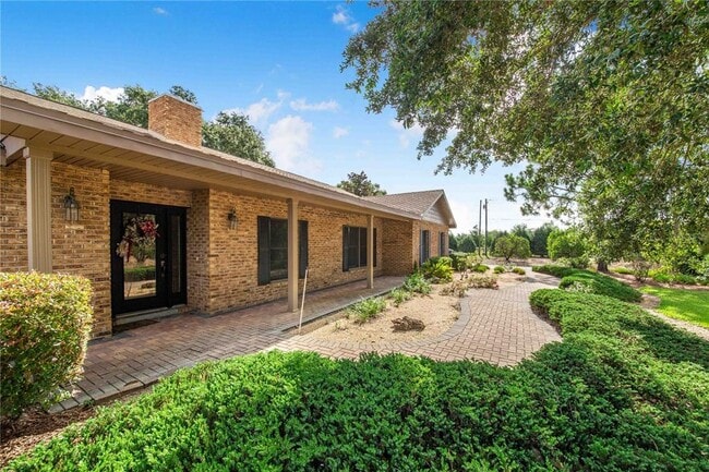 Building Photo - 7740 Lake Hatchineha Rd