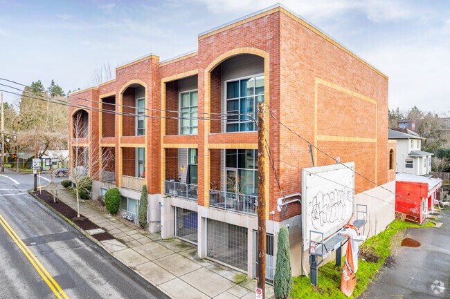 Exterior - 2006 SE Morrison St