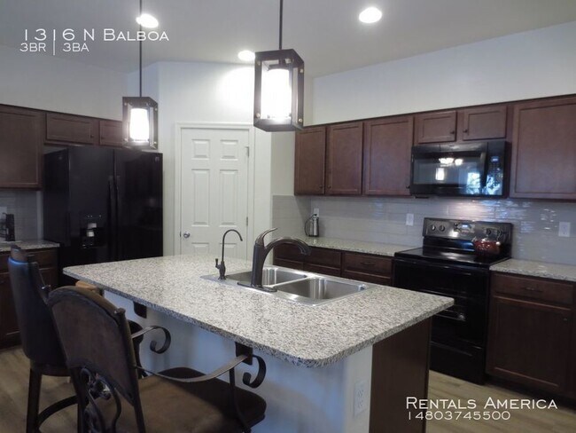 Building Photo - 1316 N Balboa