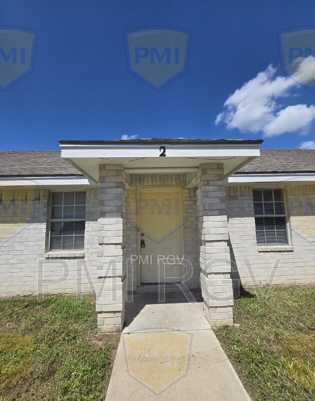 Building Photo - 708 N Cummings Ave