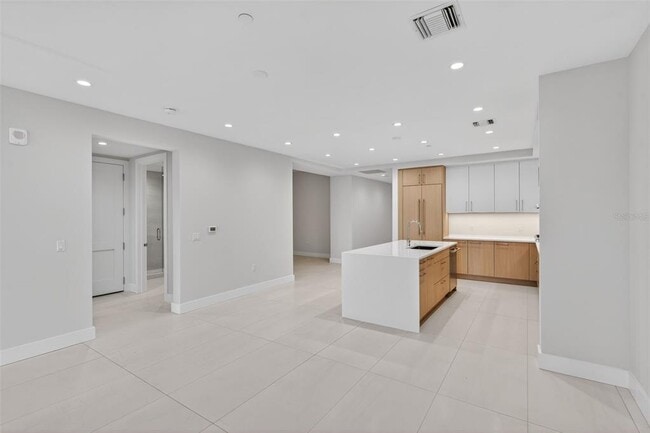 Building Photo - 275 1st Ave S