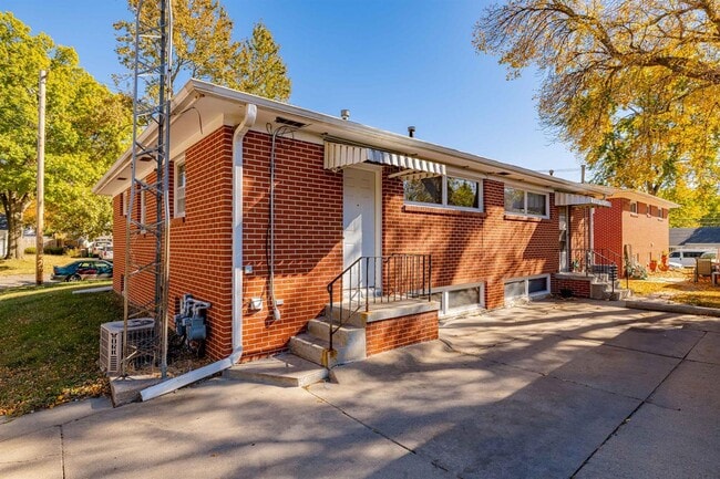 Building Photo - 375 S 44th St