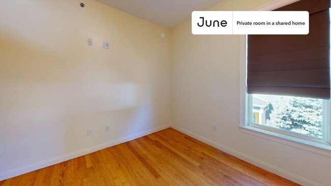 Foto del edificio - Room in Shared 3 bed/1.5 bath home