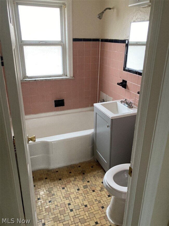 Foto del edificio - 1875 Forest Hills Blvd