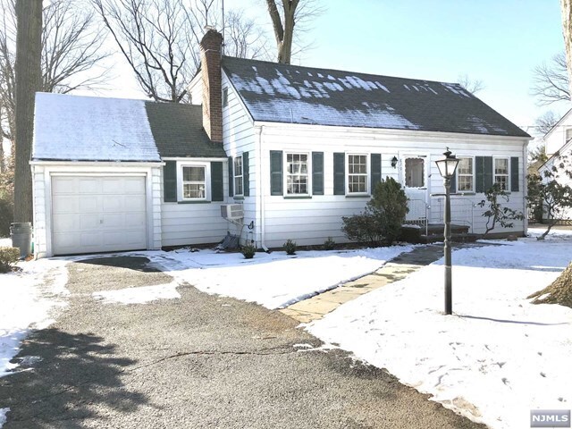 Building Photo - 879 Midland Rd