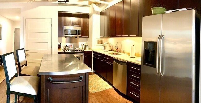 Foto del edificio - 1241-1255 Adams St