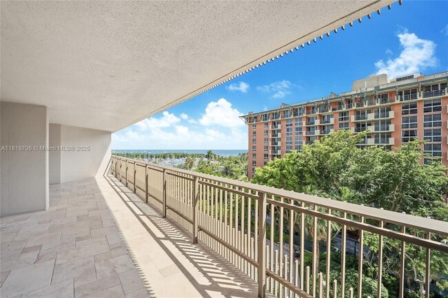 Building Photo - 2901 S Bayshore Dr