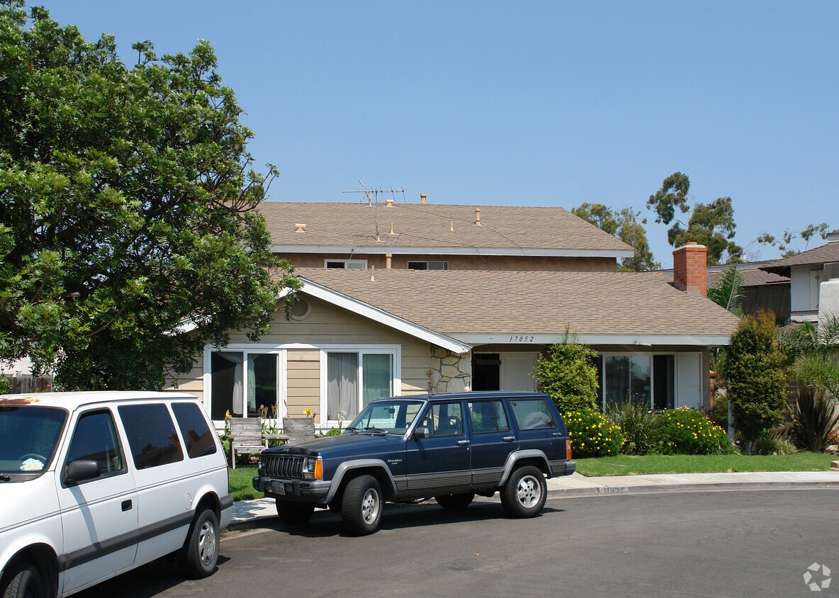 Building Photo - 17052 Evergreen Cir