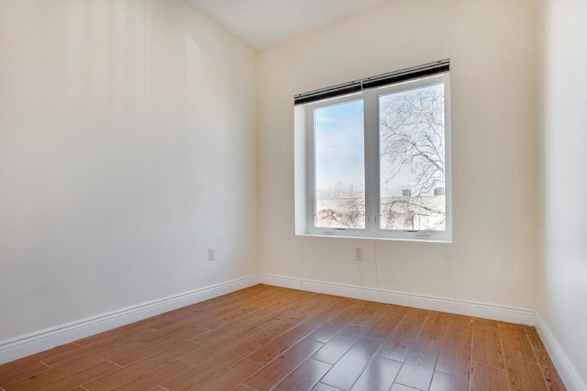 Building Photo - 334 Dahill Road