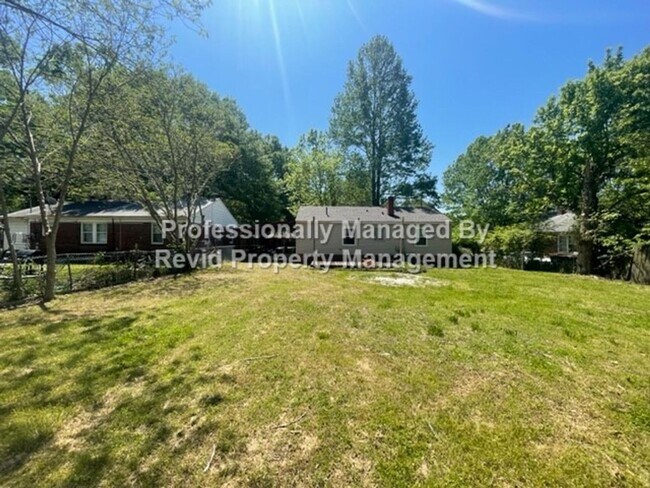 Foto del edificio - 3 Bedroom 1 Bathroom Home in East Memphis