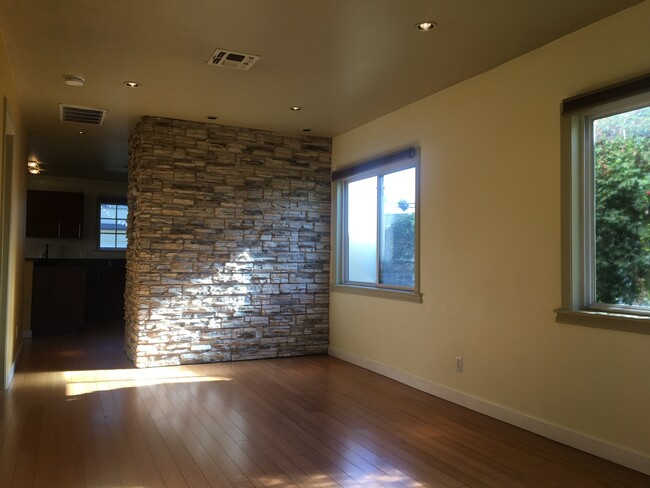 Foto del edificio - 1450 S Dunsmuir Ave