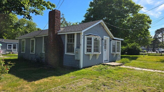 Building Photo - 605 Willow Street