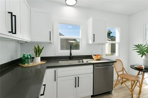 Building Photo - 213 S 45th St