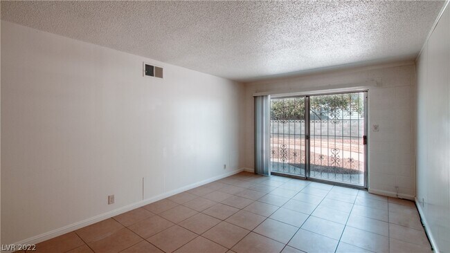 Foto del edificio - 2472 Palma Vista Ave