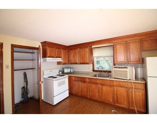 Primary Photo - 94 N High St