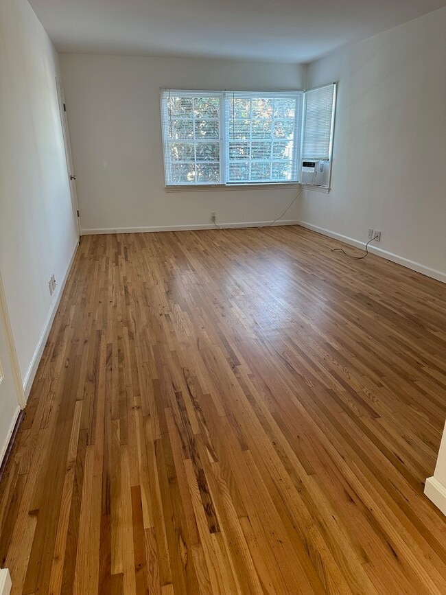 Foto del edificio - 8750 Guthrie Ave