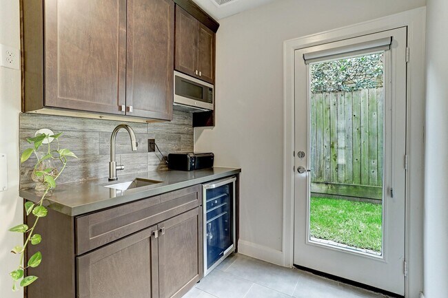 Building Photo - 307 Eado Park Cir