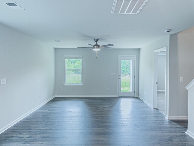 Building Photo - 116 PaddockGlen Dr