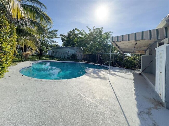 Foto del edificio - 902 NE 34th St