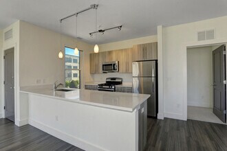 Interior Photo - Vivian