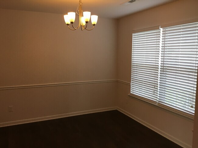 Building Photo - 2071 Longburn Drive