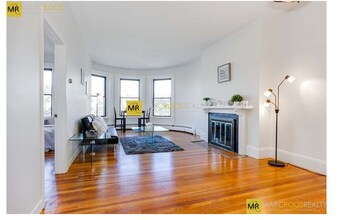 Building Photo - 918 Beacon St