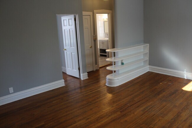 Foto del edificio - 5026 N Winthrop Ave