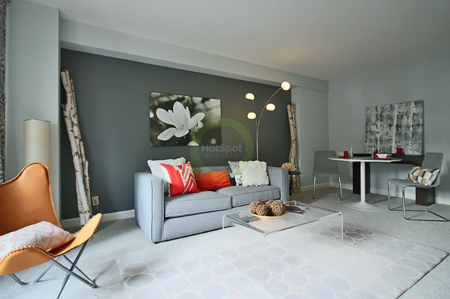 Foto del edificio - 1300 N Lake Shore Dr