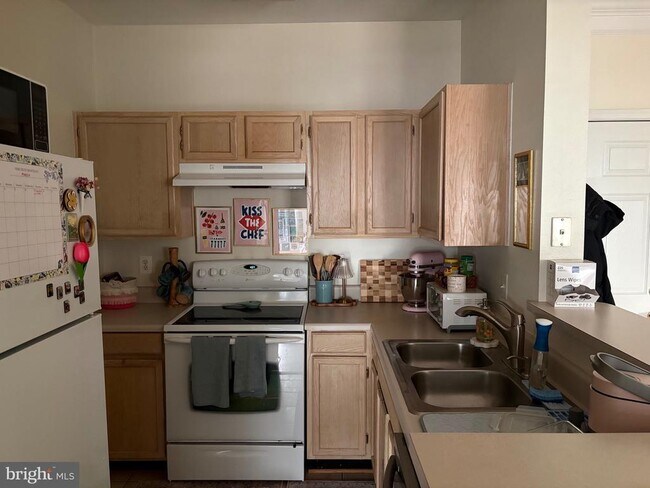 Foto del edificio - 1571 Spring Gate Dr.