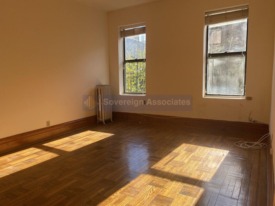 Primary Photo - true 1 bed south facing, quiet and bright