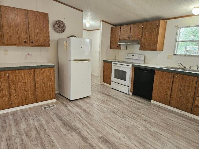 Foto del edificio - 127 Iroquois Dr