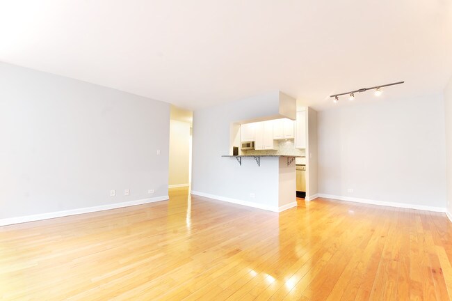 Building Photo - 744 W Gordon Terrace