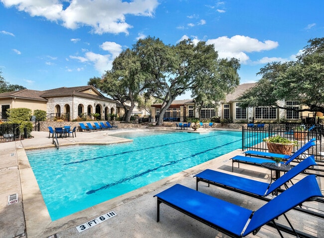 Building Photo - Villas Of Vista Del Norte