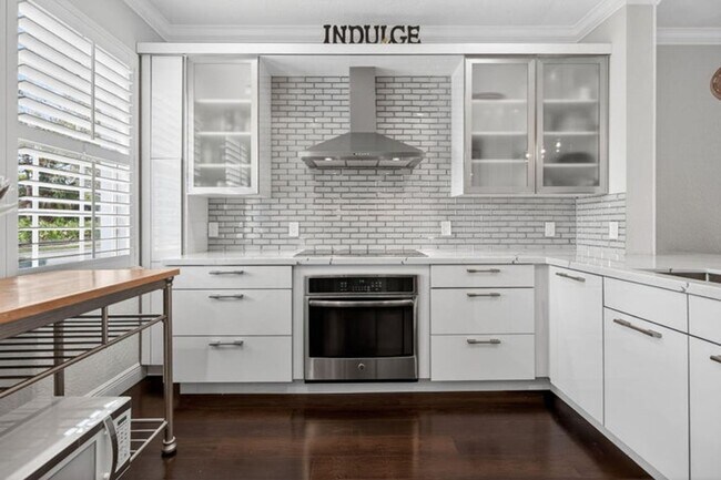 Foto del edificio - 203 E Thatch Palm Cir